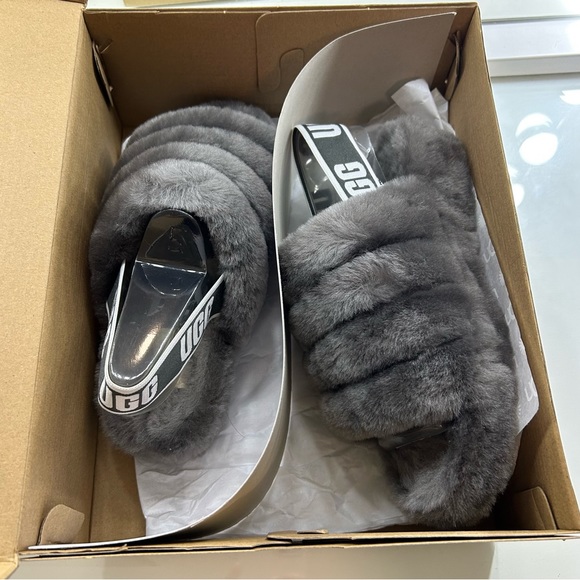 Uggs Fluff Yeah Slippers - WMN size 5 - Picture 2 of 3